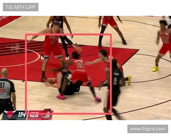 杨瀚森无私助攻辛森三分雨下不停本场第七记三分球精彩瞬间 杨瀚森无私助攻辛森三分雨下不停本场第七记三分球精彩瞬间